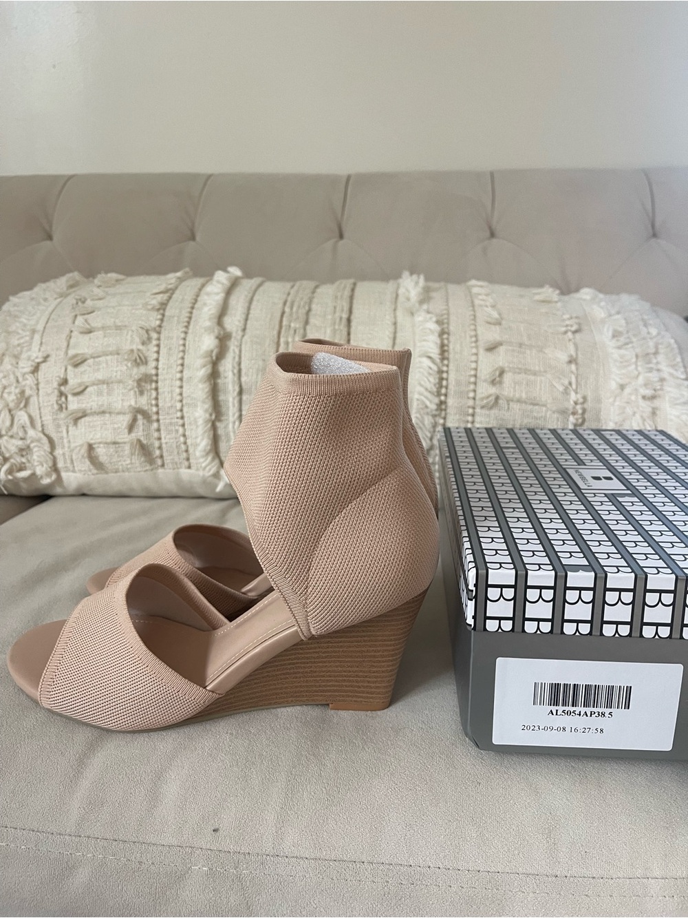 Women's nude wedge